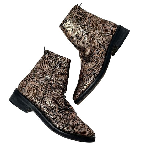 Free People Amarone Ankle Boot Metallic Copper Snakeskin Print Size 38 US 7.5 - Picture 1 of 16